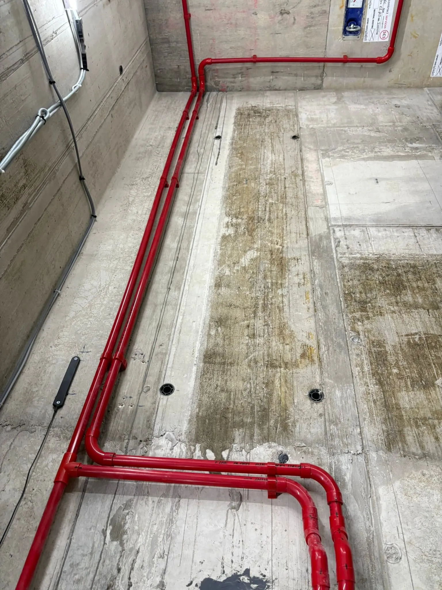 Full interior fire alarm pipework layout routed along walls and floor.
