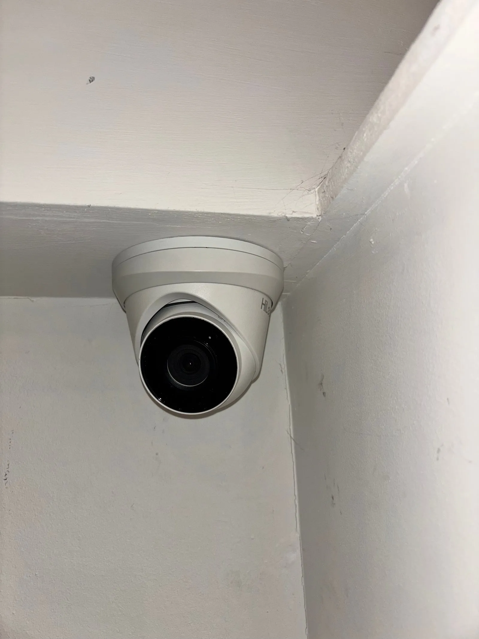 Ceiling-mounted internal camera for complete indoor monitoring.